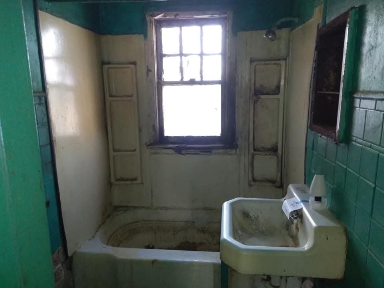 Full bathroom renovation before renovation